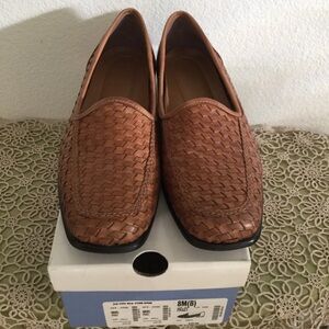 St John’s Bay Women’s Muffy Woven  Loafers. New In Box Size 8M.